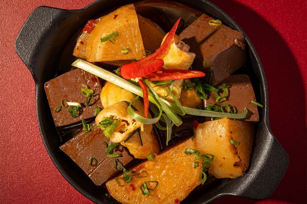 【銅鑼灣全新餐廳】誠品生活裡的麻甩系雞饌「雞記飯店」必點招牌菜燒熟成三黃雞