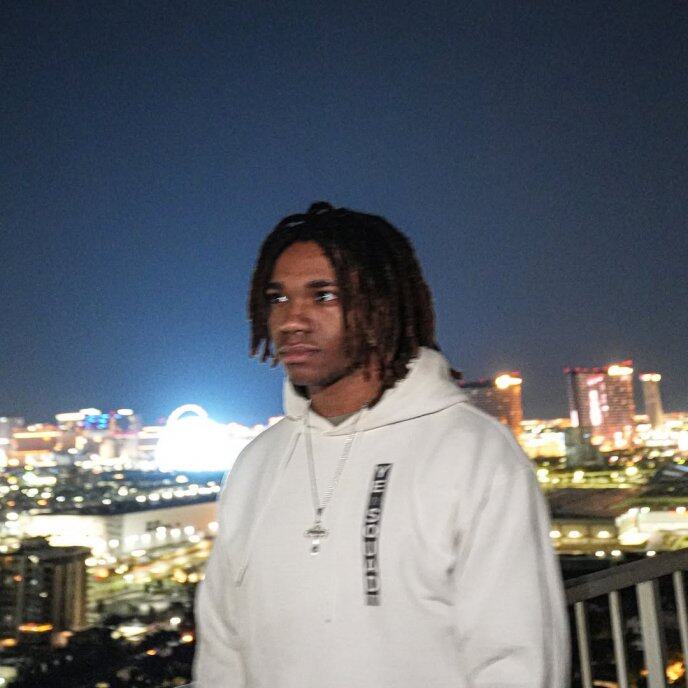 AI「垃圾」煉金術!22歲輟學生Adavia Davis 每日2小時賺540萬