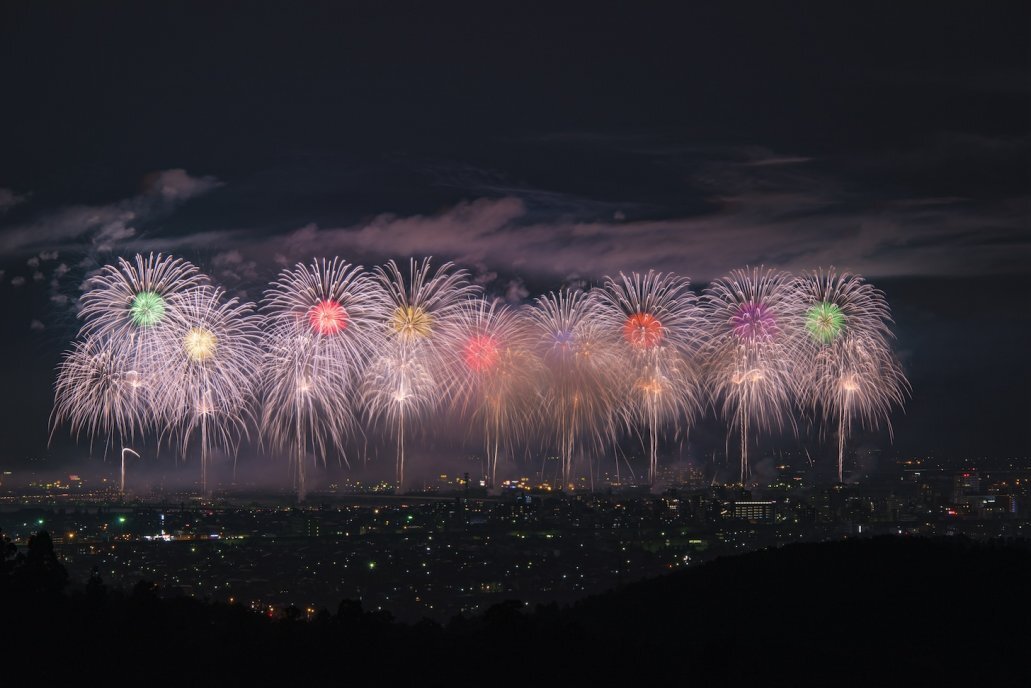 正三尺玉誕生100周年!長岡祭典大花火大會2026:日期、門票與交通攻略