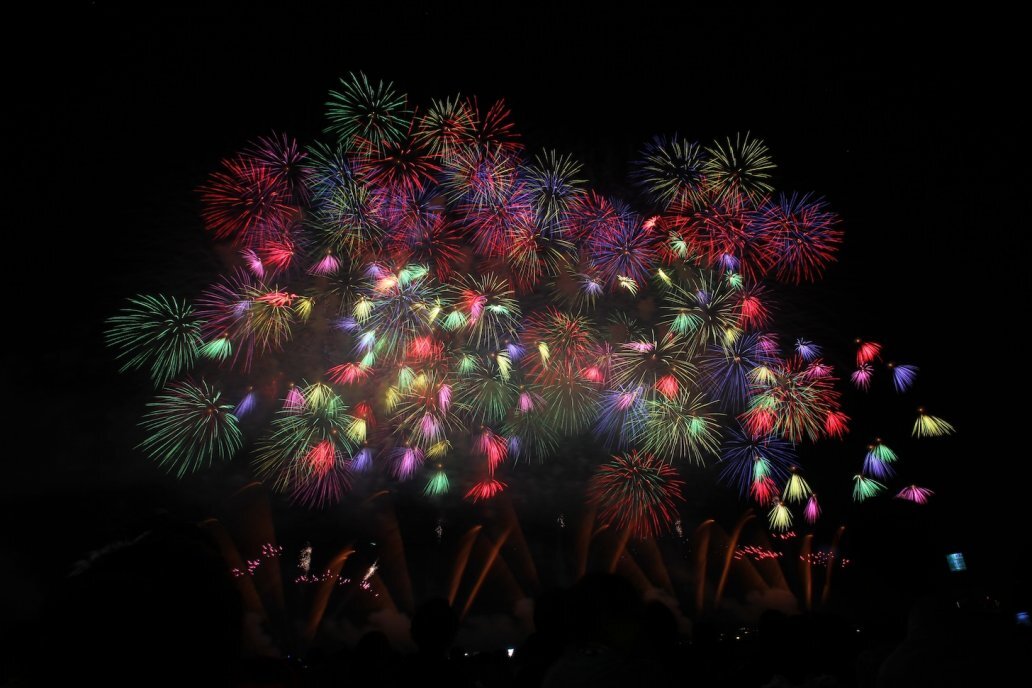 正三尺玉誕生100周年!長岡祭典大花火大會2026:日期、門票與交通攻略