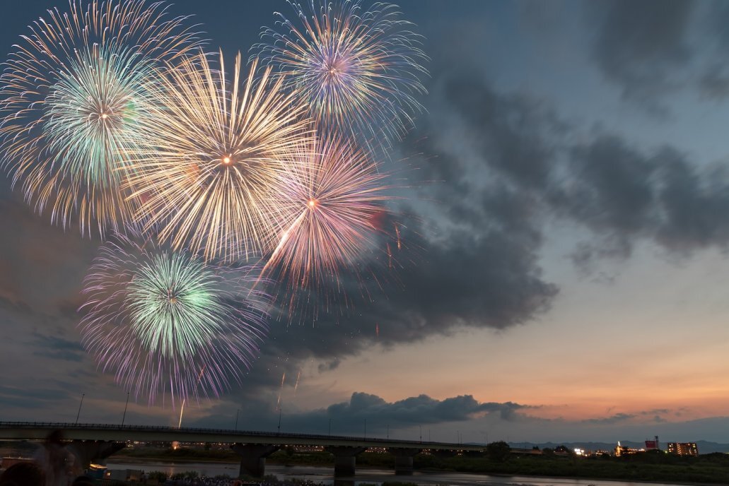 正三尺玉誕生100周年!長岡祭典大花火大會2026:日期、門票與交通攻略