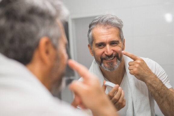【抵抗男人更年期】中年男士抗衰老護膚品推薦 簡單就能做到美白、保濕、緊緻