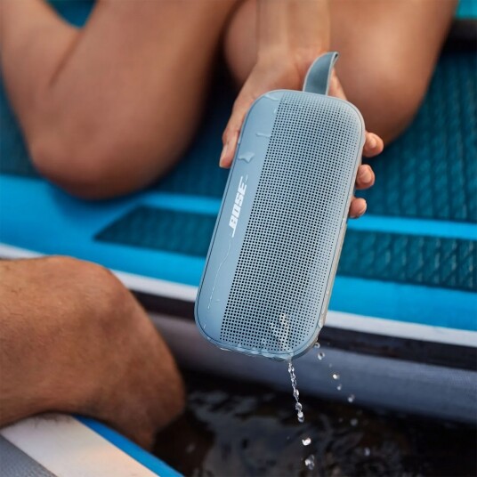 水上活動必備防水藍牙喇叭丨Bose SoundLink Flex揚聲器設計到可浮於水面！