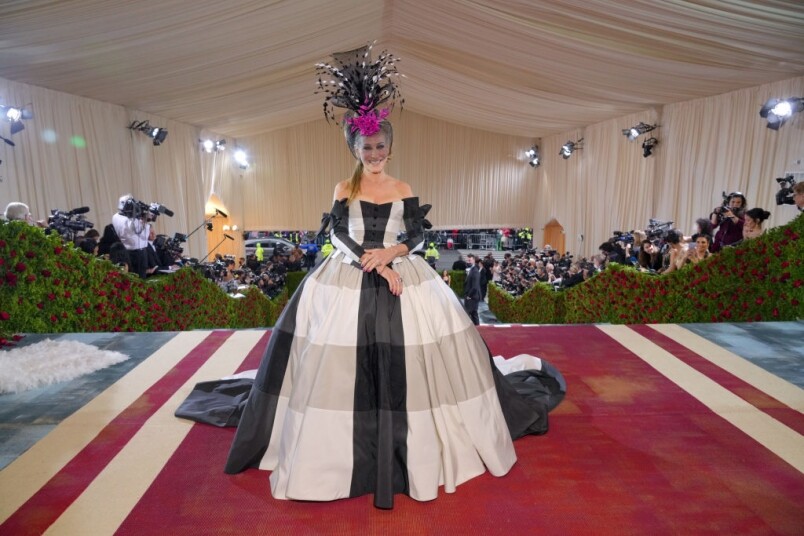 Sarah Jessica Parker in Christopher John Rogers and Phillip Treacy