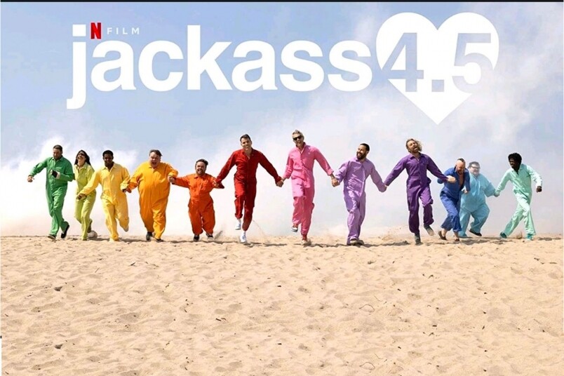 《Jackass4.5》Netflix上架！大量電影版《Jackass Forever》未流出片段丨經典回顧糞便火山爆發、辦公室大巴掌挑戰