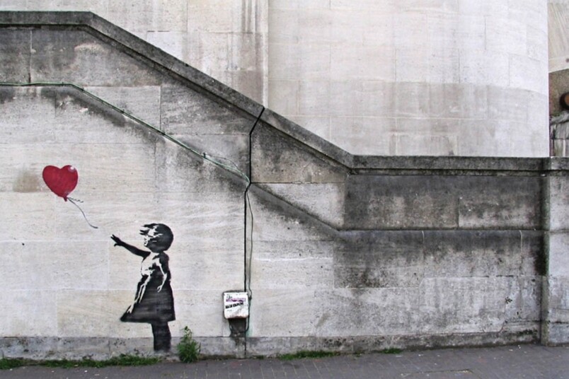 Banksy碎畫瘋傳Social Media！以「包裝術」聞名的藝術家