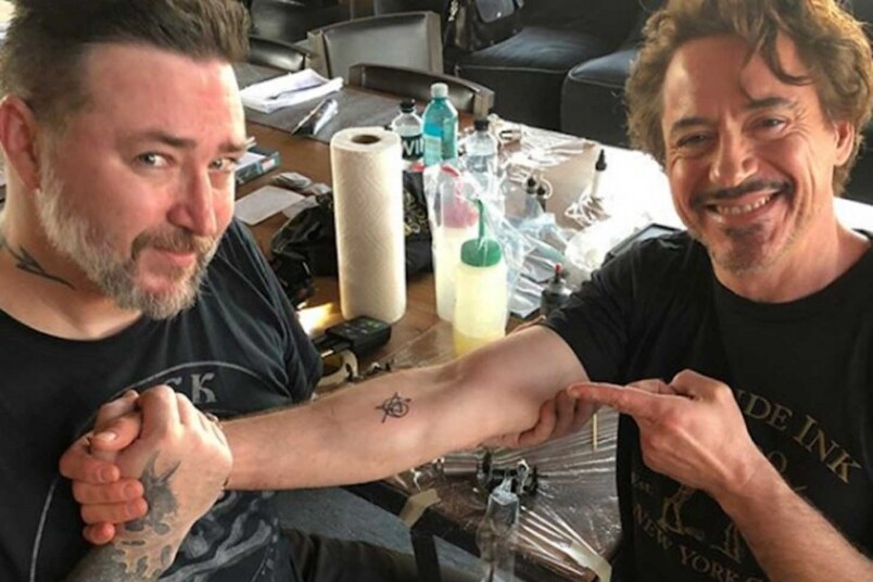 Robert Downey Jr.與四位Avengers成員一同紋上Avengers專屬紋身！紋身有甚麼含意？