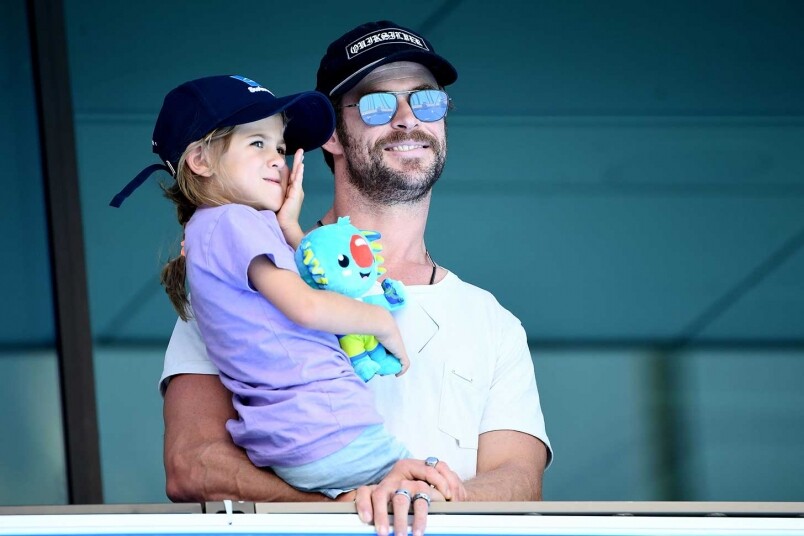 Chris Hemsworth脫下雷神外表，原是一女兩子的暖男爸爸！