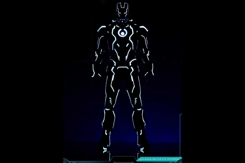 難以抗拒的Iron Man限量版登場！配螢光藍線的暗黑裝甲就如Tron般的造型！