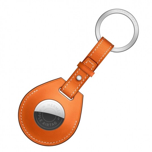 而今回同時推出Hermès版本的AirTag Hermès,更是一口氣有三個款式,首推這款AirTag 而今回同時推出Hermès版本的AirTag Hermès,更是一口氣有三個款式,首推這款AirTag