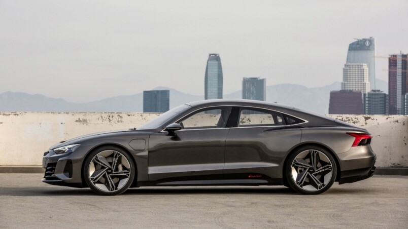 Audi近年積極攻佔電動車市場,這部電動跑車E-Tron GT,還有早幾個月發佈的 Audi近年積極攻佔電動車市場,這部電動跑車E-Tron GT,還有早幾個月發佈的