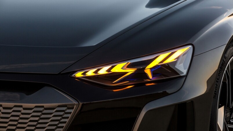 頭尾燈的設計鋒利如刀刃，潛藏殺氣凌人，加上面罩用了與Audi RS型號一致