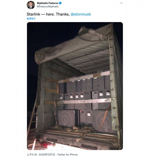 烏克蘭2月28日夜晚時份，費多羅夫再度出Tweet，附上一張器材相片，說明Starlink