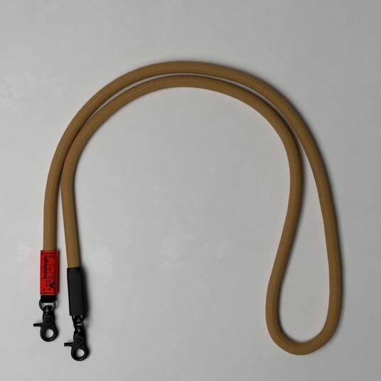 多款機繩之中，我最愛這款10mm Khali Rope Strap，10mm繩索背帶的設計為用家提供