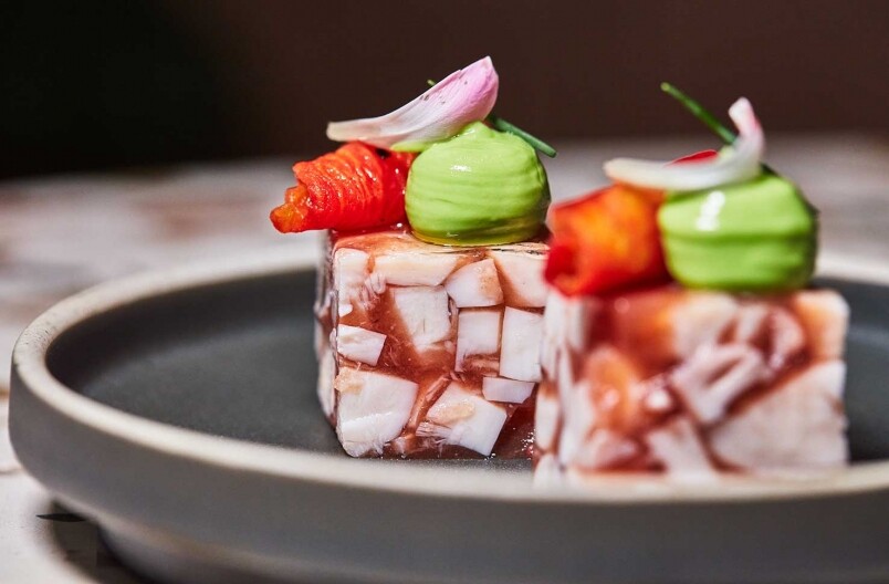 來到MARGO,不得不先點一些下酒菜,這是這一道Octopus Terrine with Roasted Tomatoes & Chive Mayonnaise(HK$98),正是集 來到MARGO,不得不先點一些下酒菜,這是這一道Octopus Terrine with Roasted Tomatoes & Chive Mayonnaise(HK$98),正是集