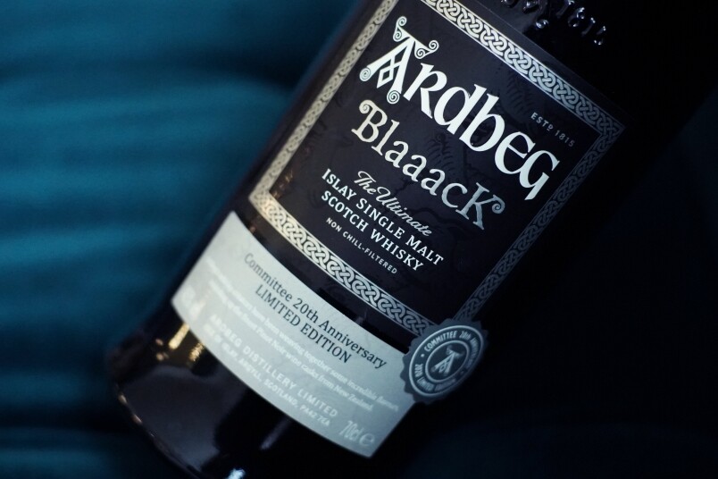 Ardbeg Blaaack｜以Pinot Noir紅酒桶進行熟成的威士忌