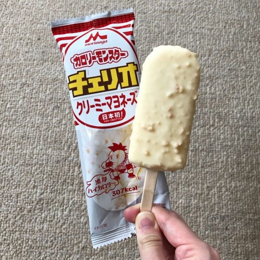 森永推出的蛋黃醬雪條,一看到包裝就已經寫明有307卡路里,比食一碗飯 森永推出的蛋黃醬雪條,一看到包裝就已經寫明有307卡路里,比食一碗飯