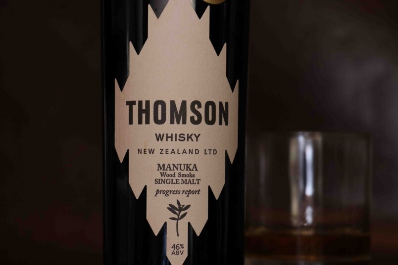 其後 Thomson 自設蒸餾廠及酒窖，推出自家釀造的威士忌。早前收到紐西蘭朋友