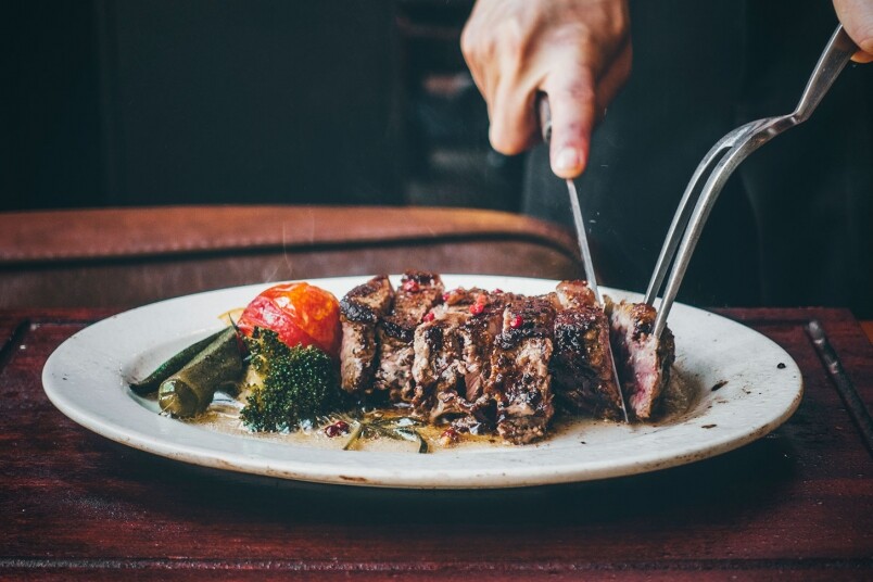 封門柳(Hanger steak)絕對是最愛,因為它有嚼勁但味道濃郁。而Olivier Elzer同時也是肉眼 封門柳(Hanger steak)絕對是最愛,因為它有嚼勁但味道濃郁。而Olivier Elzer同時也是肉眼