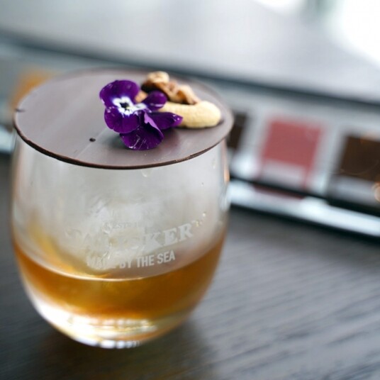 可以配合的一款威士忌雞尾酒COBO Fashioned,是以Talisker 10 year old加入紅糖調製的old fashioned 可以配合的一款威士忌雞尾酒COBO Fashioned,是以Talisker 10 year old加入紅糖調製的old fashioned
