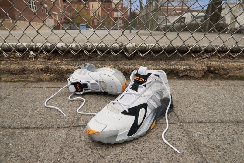 adidas Originals作為推崇原創精神的街頭時尚品牌,致力推廣一切街頭文化及鼓勵 adidas Originals作為推崇原創精神的街頭時尚品牌,致力推廣一切街頭文化及鼓勵