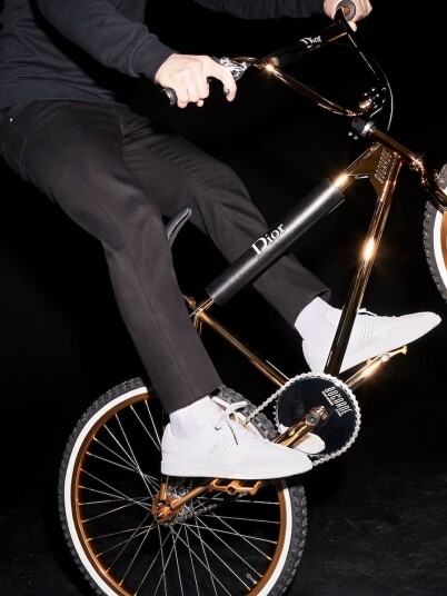 Dior Homme與Bogarde再度合作推出黃金戰車BMX
