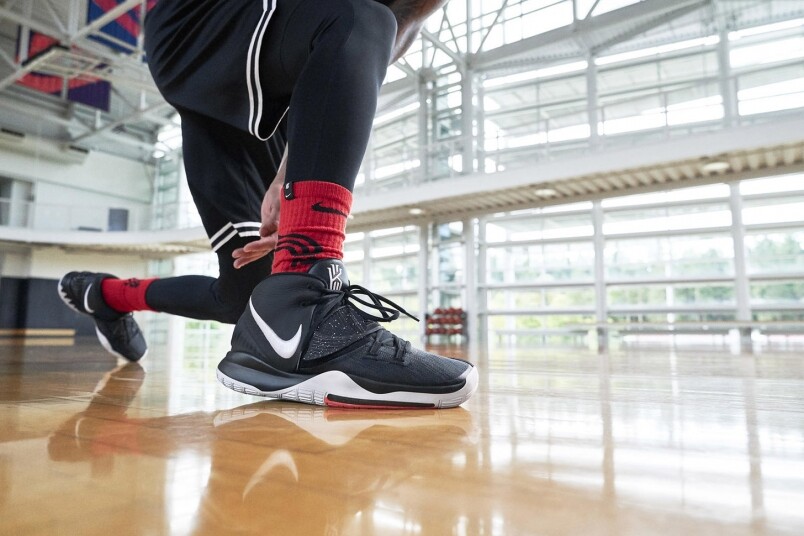 球場上下的武士丨Nike推出KYRIE 6「Jet Black」籃球鞋 球場上下的武士丨Nike推出KYRIE 6「Jet Black」籃球鞋