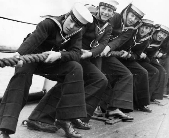 當大家以為喇叭褲最影於現是因為Hippies文化的興起，但其實最早是與海軍
