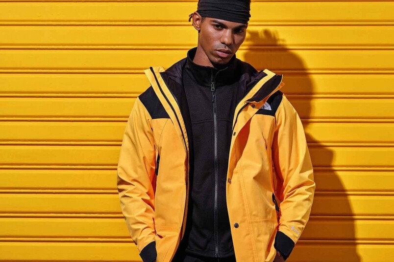 1990 Retro Mountain Jacket GTX II在1990年的原版上做了全面提升。除了防水質料的面料,更搭 1990 Retro Mountain Jacket GTX II在1990年的原版上做了全面提升。除了防水質料的面料,更搭
