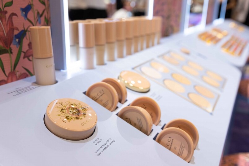 Gucci beauty 最新推出首個 Cushion De Beauté 氣墊粉底,為日常化妝增添優雅氣息。快速上妝 Gucci beauty 最新推出首個 Cushion De Beauté 氣墊粉底,為日常化妝增添優雅氣息。快速上妝