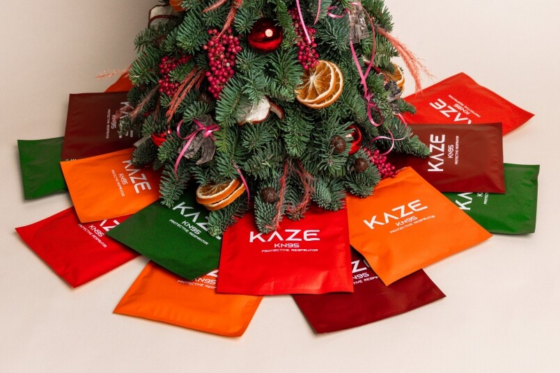 2020聖誕佳節快將來臨，香港高級時尚口罩品牌KAZE隆重宣佈推出結合專業品質與時尚品味的佳節限定套裝和禮品卡，為摯親好友送上一份滿載祝福、關懷與實用的心意，為與別不同的一年劃上溫暖窩心的句號