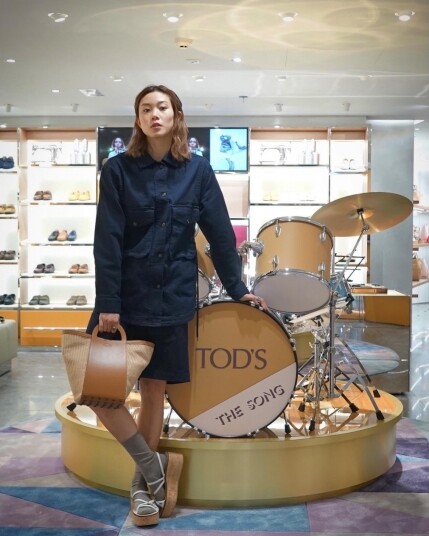 香港女子泳手歐鎧淳以一身時尚造型現身Tod's海港城專門店新裝開幕。 香港女子泳手歐鎧淳以一身時尚造型現身Tod's海港城專門店新裝開幕。