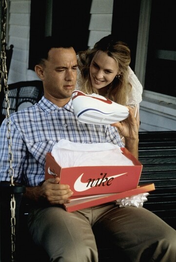 另一Nike Cortez 的著名場景定必要數湯漢斯的《阿甘正傳》。