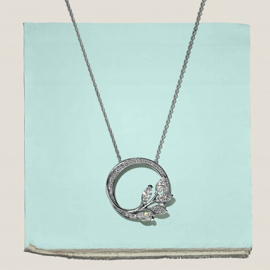 Tiffany Victoria™ diamond vine circle pendant HK$74,000 Tiffany Victoria™ diamond vine circle pendant HK$74,000
