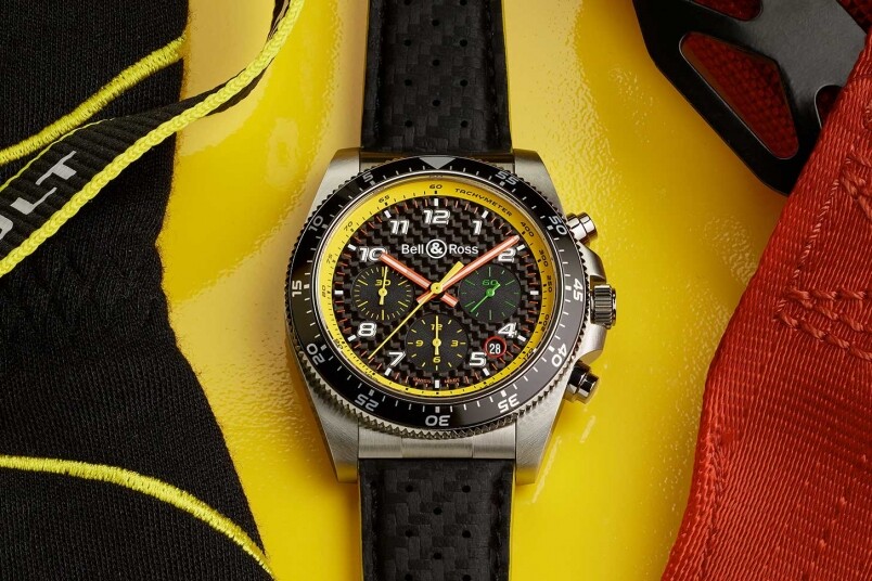 BR V3-94 RS19使用了升級至 43 毫米的 Bell & Ross Vintage 系列經典圓形錶殼,而BR 03 BR V3-94 RS19使用了升級至 43 毫米的 Bell & Ross Vintage 系列經典圓形錶殼,而BR 03