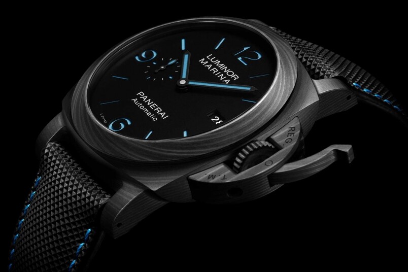 Panerai Luminor Marina Carbotech！正式開啟三文治錶盤中的藍色夜光的世代