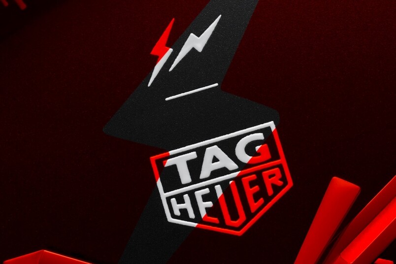 這款TAG Heuer x Fragment Design Formula 1腕錶只限量500枚,各於錶背鑄刻獨特限量編號1至 這款TAG Heuer x Fragment Design Formula 1腕錶只限量500枚,各於錶背鑄刻獨特限量編號1至