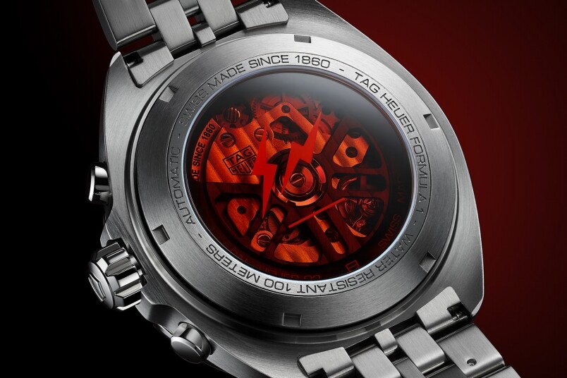反到錶背，你會見到罕有的紅色錶背玻璃，飾以易認的Fragment Design標誌， 而藤原浩