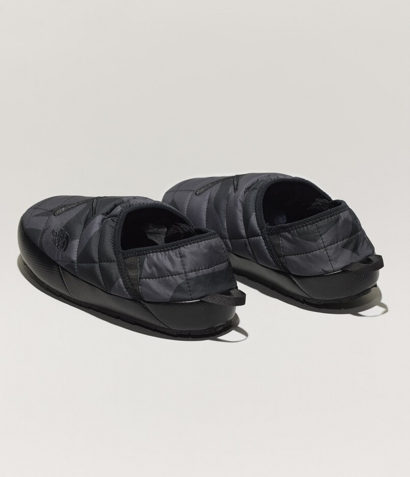 改玩黑白雙色+經典羽絨與大熱Fleece外套丨The North Face XX KAWS聯乘第二回沙田新店率先發售 改玩黑白雙色+經典羽絨與大熱Fleece外套丨The North Face XX KAWS聯乘第二回沙田新店率先發售
