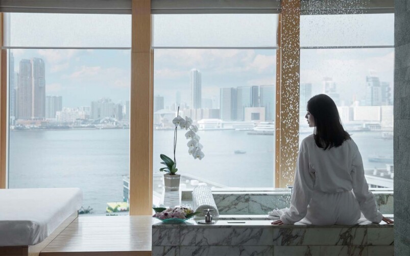 「修復及重整療程計劃」(HK$6500),同樣是為期1.5天的計劃,適合產後的太太,能調整身心來幫助產後的媽媽重新開始,適合那些感到困倦、行動遲緩或疲倦的人士。此計劃的所有專家和治療療程都致力啟動疲勞的腎上腺、管理壓力和焦慮並幫助睡眠,同時還可以為身體排毒並強化體力,以徹底恢復活力。 與 Bardhan 博士進行 30 分鐘健康諮詢 與整骨治療師 Ines de Beer 進行 45 分鐘顱骶骨治療 120 分鐘水療喚醒儀式護理 與 Bardhan 博士進行 60 分鐘脈輪平衡冥想和基礎呼吸 30 分鐘振動聲療 與 Ikigai進行 60 分鐘排毒瑜伽 在池畔餐廳享用健康午餐 「修復及重整療程計劃」(HK$6500),同樣是為期1.5天的計劃,適合產後的太太,能調整身心來幫助產後的媽媽重新開始,適合那些感到困倦、行動遲緩或疲倦的人士。此計劃的所有專家和治療療程都致力啟動疲勞的腎上腺、管理壓力和焦慮並幫助睡眠,同時還可以為身體排毒並強化體力,以徹底恢復活力。 與 Bardhan 博士進行 30 分鐘健康諮詢 與整骨治療師 Ines de Beer 進行 45 分鐘顱骶骨治療 120 分鐘水療喚醒儀式護理 與 Bardhan 博士進行 60 分鐘脈輪平衡冥想和基礎呼吸 30 分鐘振動聲療 與 Ikigai進行 60 分鐘排毒瑜伽 在池畔餐廳享用健康午餐