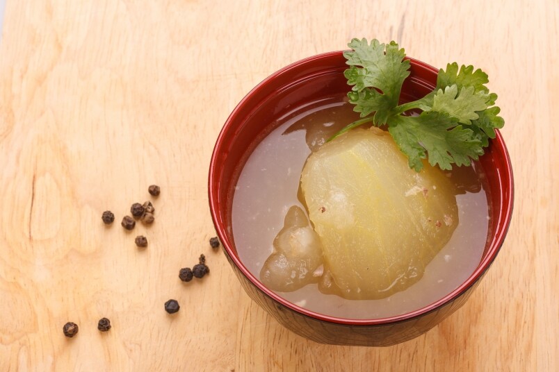 冬瓜薏米綠豆湯冬瓜清熱利尿，薏米健脾袪濕，綠豆能利水消腫，適合濕熱