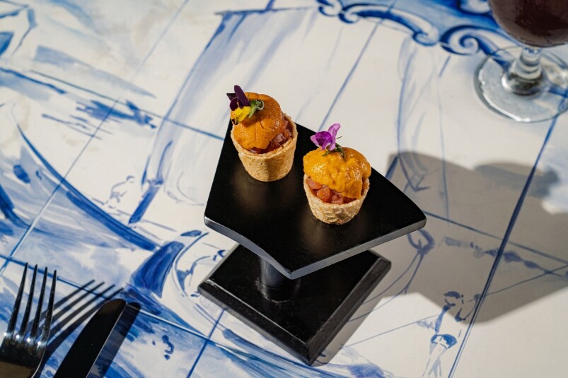 海膽吞拿魚甜筒（HK$180），是這裏的招牌前菜，在薄脆的雪糕筒上綴以日本海膽、吞拿魚他他及芥末牛油果蓉，鮮味非常！