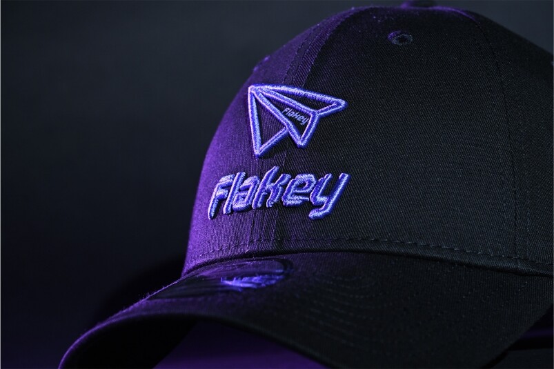 NEW ERA聯乘Frankie@MIRROR自家潮牌Flakey推出全新帽款