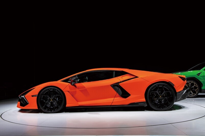 林寶堅尼首款V12插電式混能跑車Lamborghini Revuelto 「大牛」銳變成「電牛」