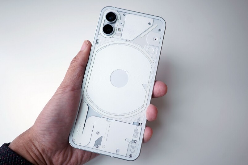 Nothing Phone (1)機身超輕巧 Nothing Phone (1)機身超輕巧