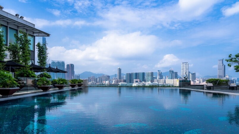 而Staycation方面,四季酒店最近推出「歡聚夏日住宿優惠」,價錢由HK$3150起,有早餐、互動兒童遊戲和活動空間(包括 Logitech 賽車電子遊戲體驗),以及無酒精雞尾酒製作班(需收費)等精彩活動,適合一家大小在假期間各自各都有精彩的活動。 而Staycation方面,四季酒店最近推出「歡聚夏日住宿優惠」,價錢由HK$3150起,有早餐、互動兒童遊戲和活動空間(包括 Logitech 賽車電子遊戲體驗),以及無酒精雞尾酒製作班(需收費)等精彩活動,適合一家大小在假期間各自各都有精彩的活動。