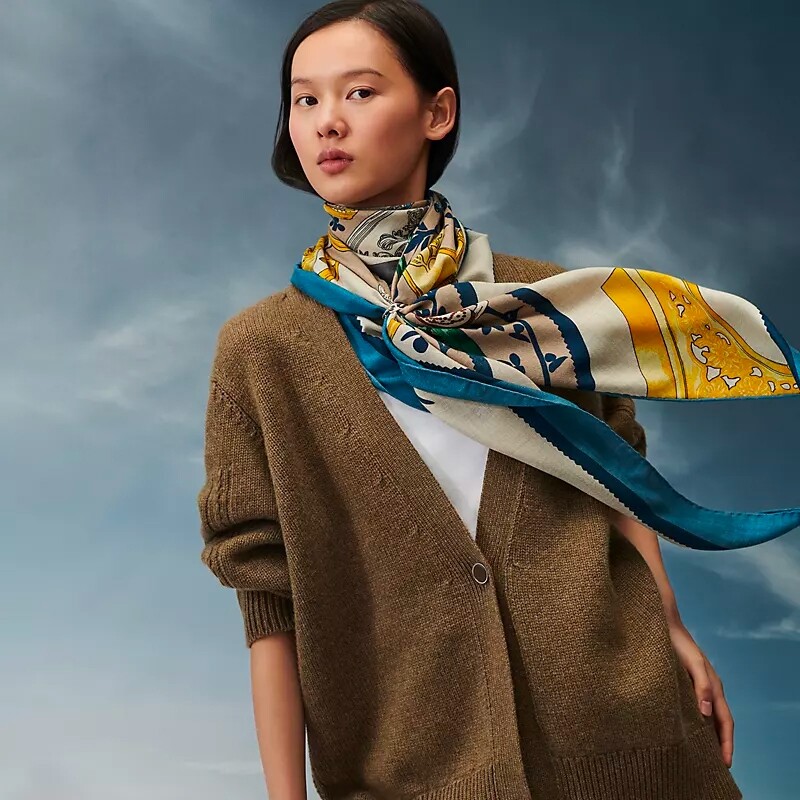 Hermès Etriers Remix giant triangle 印花絲巾 HK$6,800