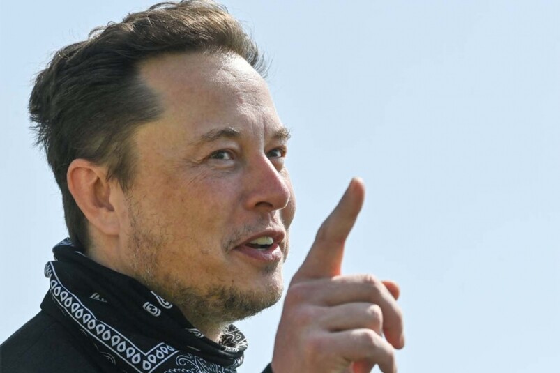 要講述Elon Musk與中國的瓜葛，不得不提五年騰訊掃入 5% Tesla ，那件很多人已遺忘的「被動投資」。隨後，Elon Musk的中國大門就理所當然地打開，當中有沒有成全一部分人的春江鴨遊戲？新聞報導指騰訊早在2019年底前抛出了大部分Tesla持股，誰人接貨？會不會是一些大隱若現的人物？而直至2019年，Tesla才正式獲中國政府以價值數十億美元的廉價土地、貸款、稅收減免和補貼歡迎他，當時他歡呼道：「我真的認為中國是未來。」