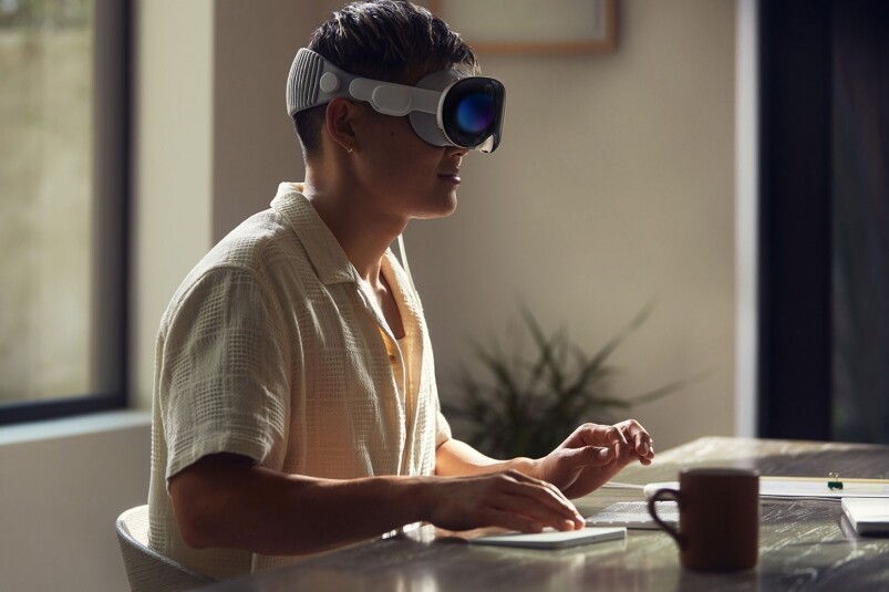 Apple Vision Pro近賞真身｜全新擴充虛擬實境化身Tony Stark式操作，工作睇片娛樂都用到