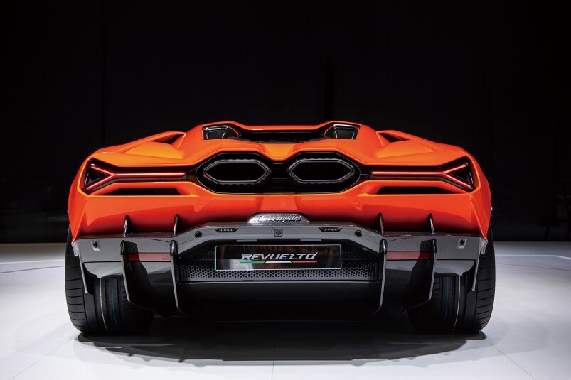 林寶堅尼首款V12插電式混能跑車Lamborghini Revuelto 「大牛」銳變成「電牛」